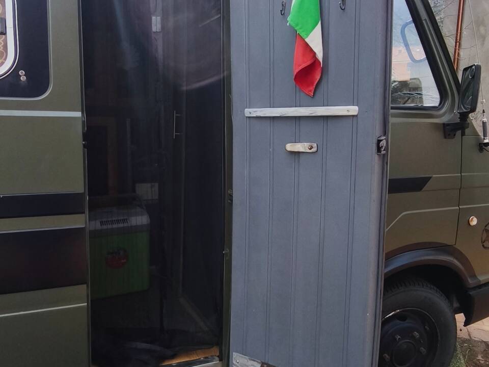 Image 39/92 of FIAT 242 E (1981)