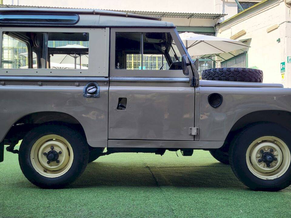 Bild 9/39 von Land Rover 88 (1981)