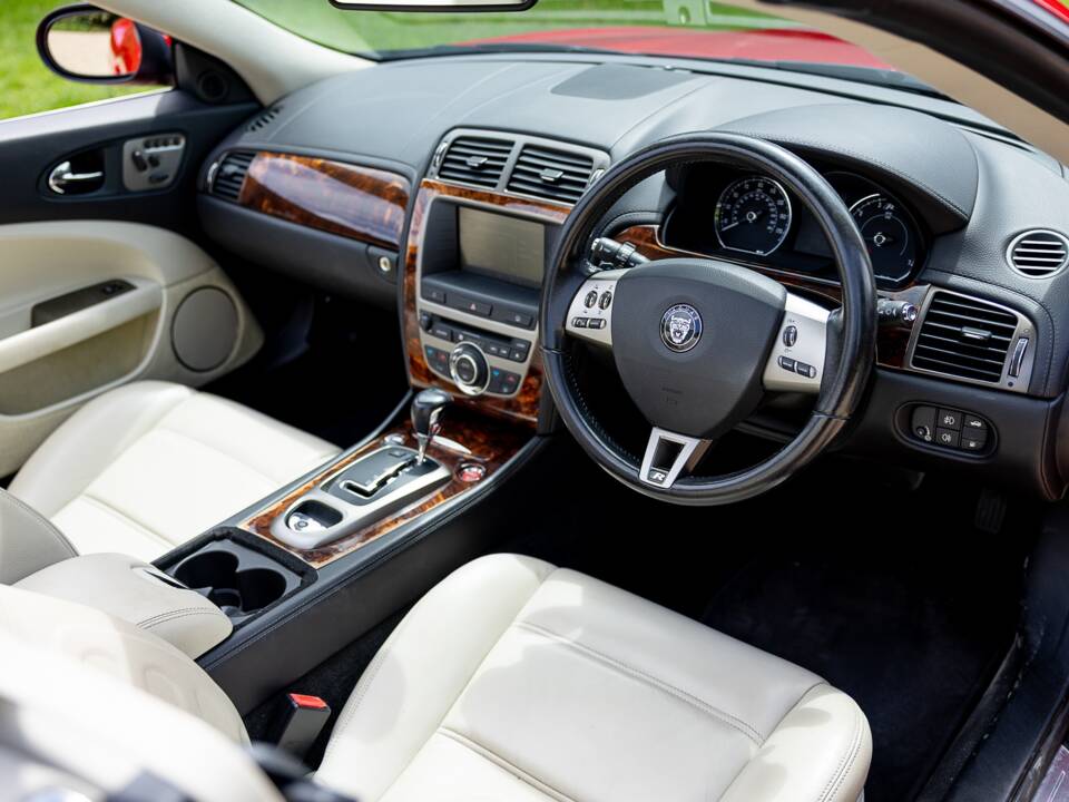 Image 21/50 of Jaguar XKR (2007)
