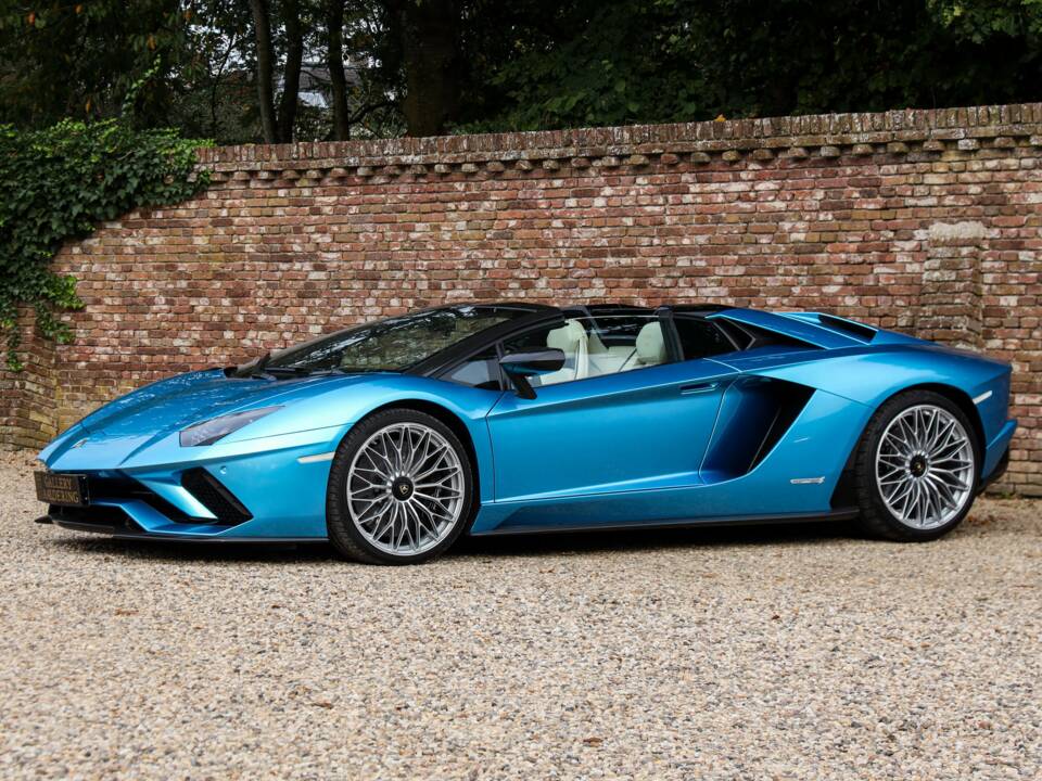 Image 13/50 of Lamborghini Aventador S (2018)