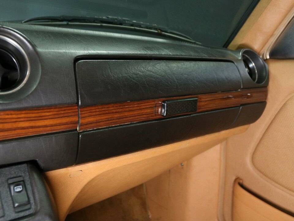 Bild 26/49 von Mercedes-Benz 250 lang (1985)