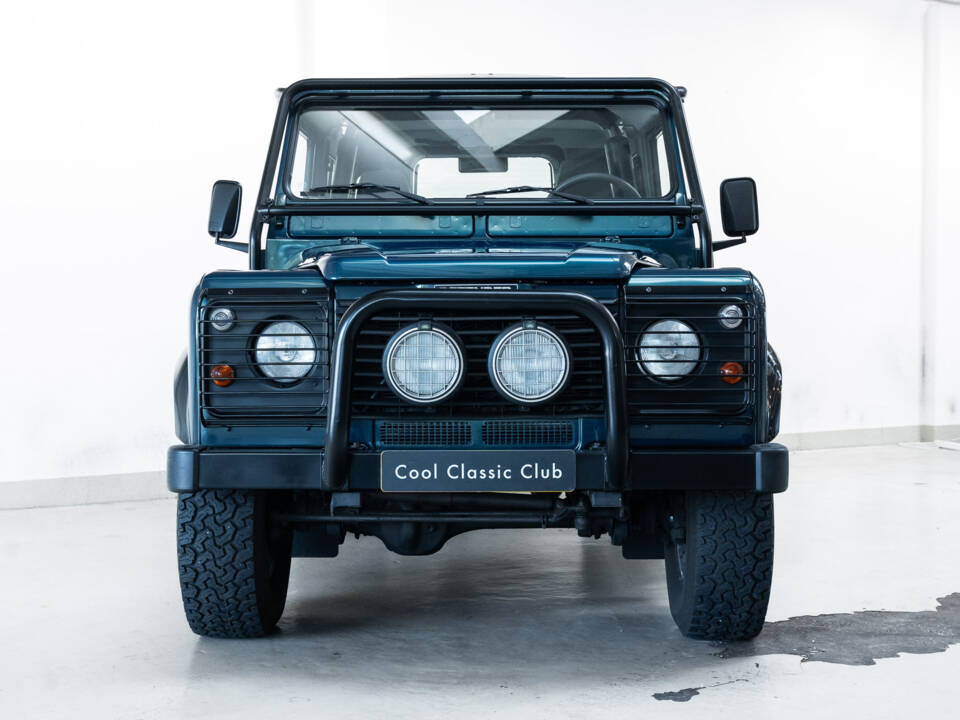 Image 2/43 of Land Rover Defender 90 &quot;50th Anniversary&quot; (1998)