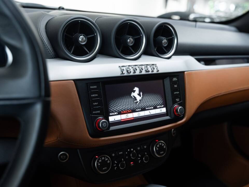 Image 23/47 of Ferrari FF (2015)