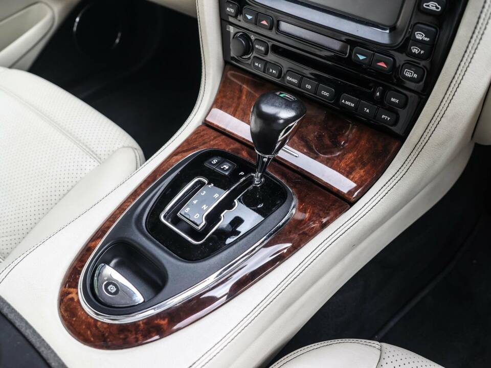 Afbeelding 18/34 van Jaguar XJR (2008)