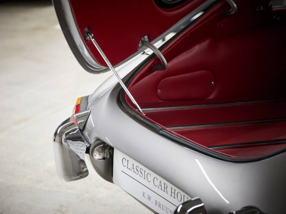 Immagine 92/99 di Jaguar E-Type 3.8 (1964)