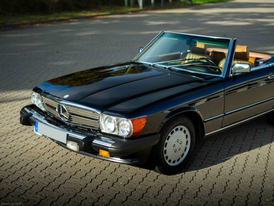 Immagine 1/33 di Mercedes-Benz 560 SL (1989)