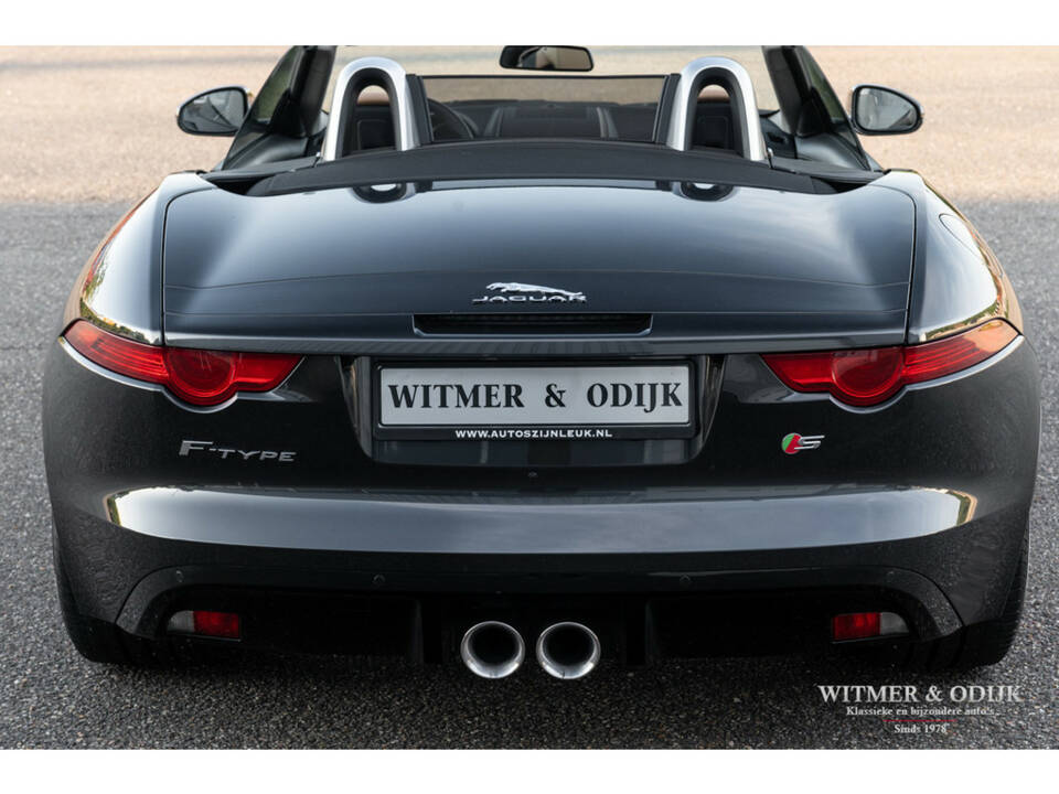 Image 27/38 of Jaguar F-Type S (2014)