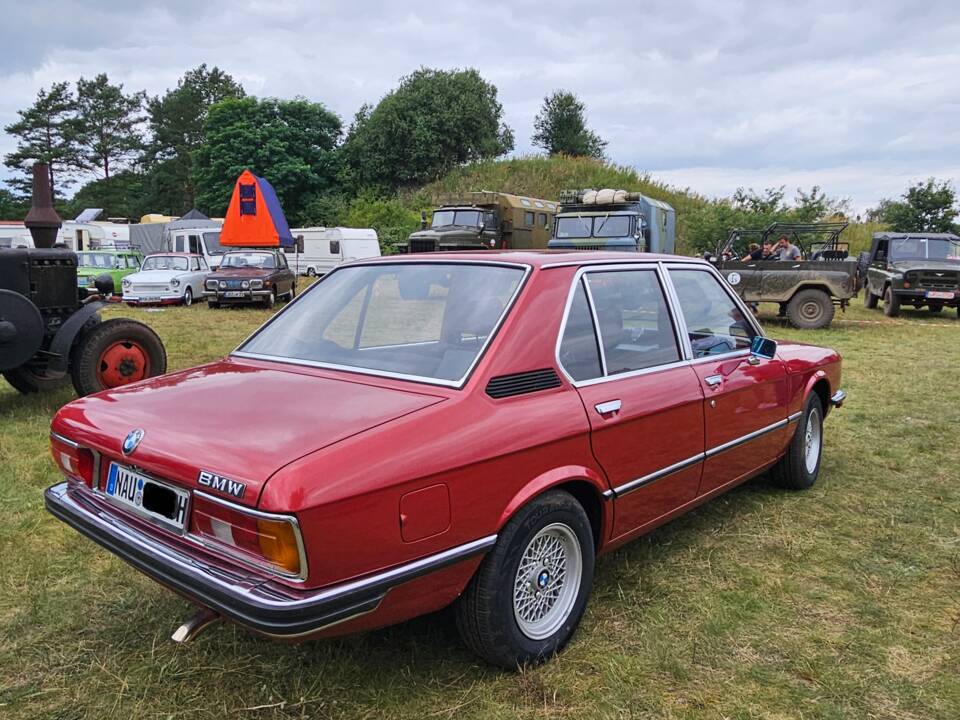 Image 9/12 de BMW 518 (1977)