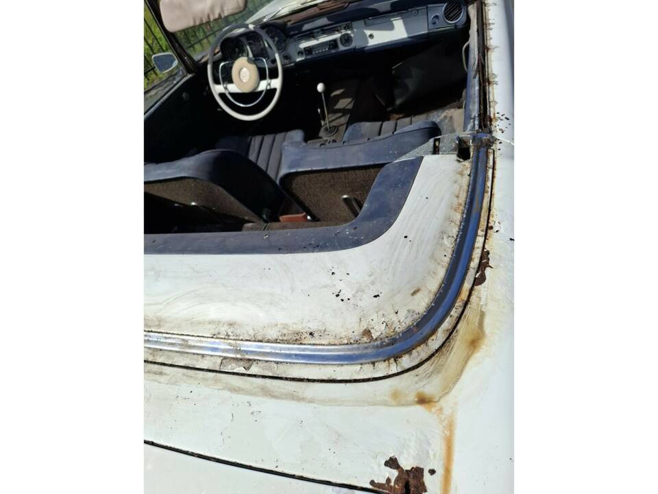 Image 17/50 de Mercedes-Benz 250 SL (1967)