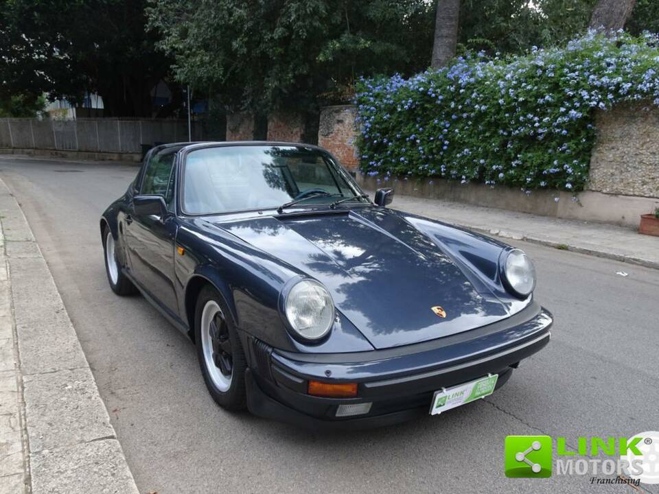 Image 5/23 de Porsche 911 Carrera 3.2 (1988)