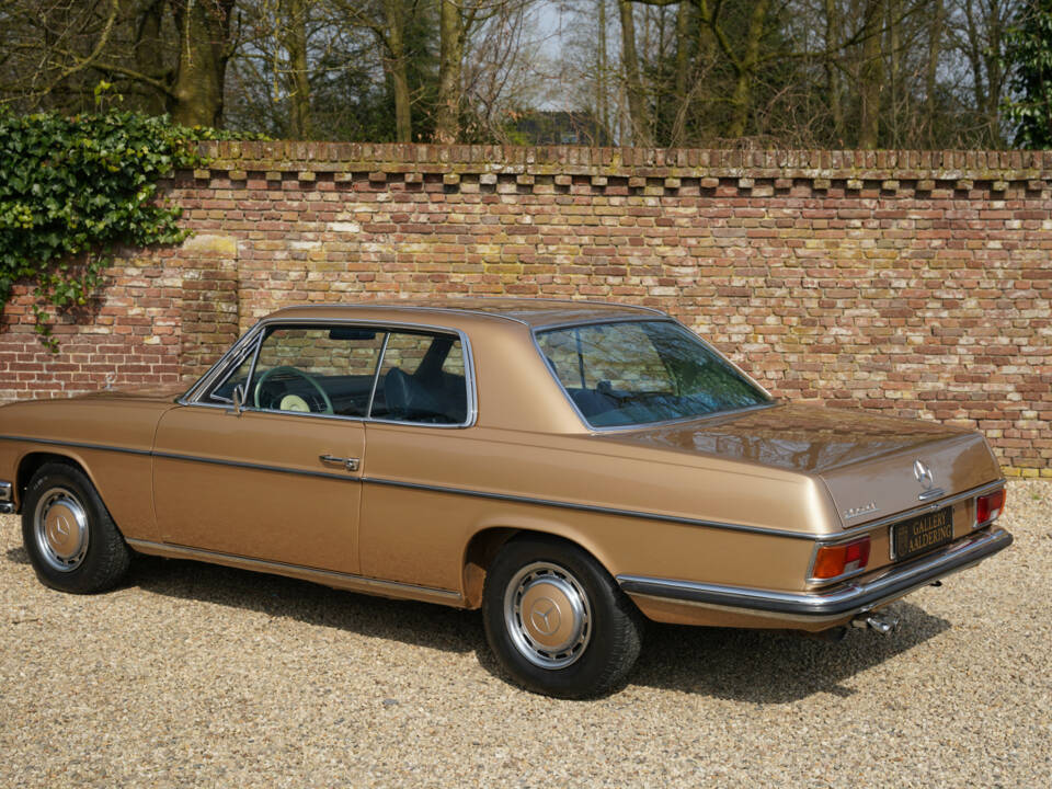 Image 31/50 of Mercedes-Benz 250 CE (1972)
