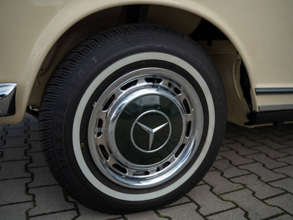 Image 37/97 of Mercedes-Benz 280 SL (1969)