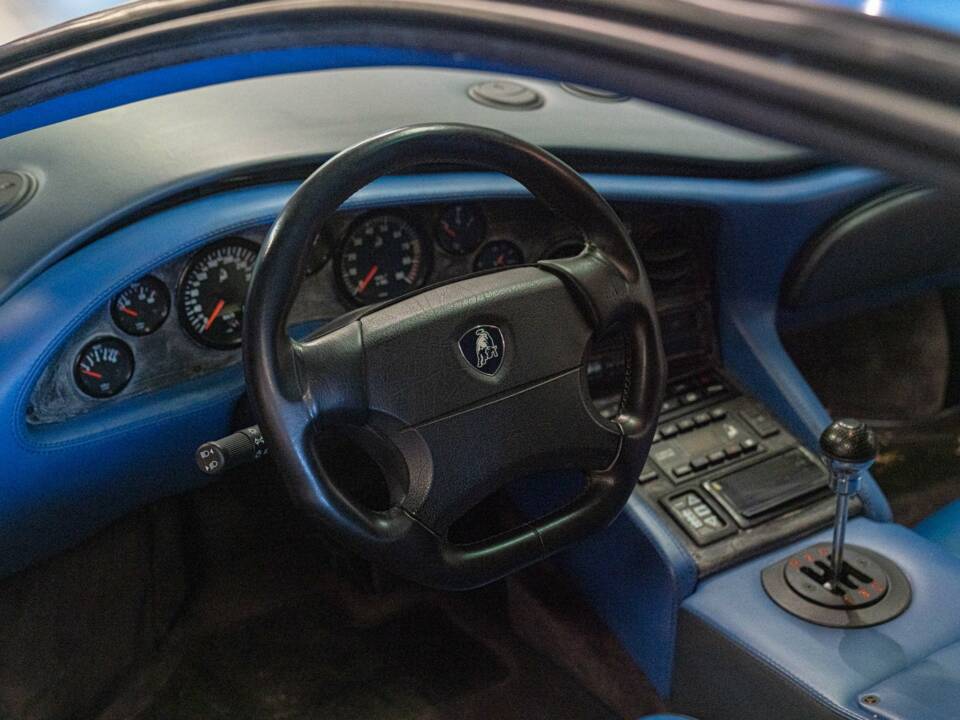 Image 33/36 of Lamborghini Diablo SV (1998)