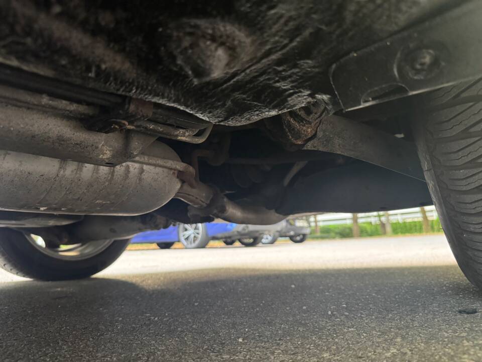 Image 22/32 of Mercedes-Benz 230 E (1987)