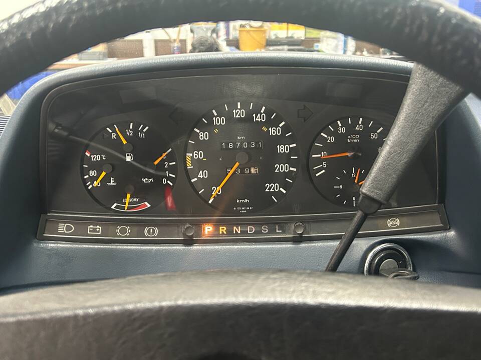 Bild 6/8 von Mercedes-Benz 280 CE (1982)