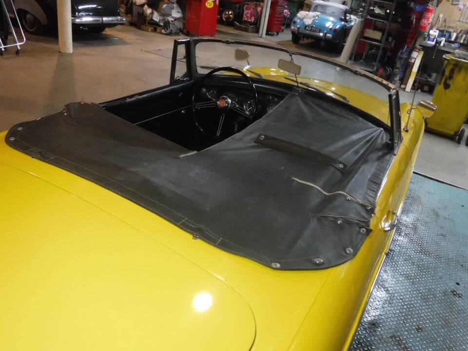 Image 35/50 of MG MGB (1967)