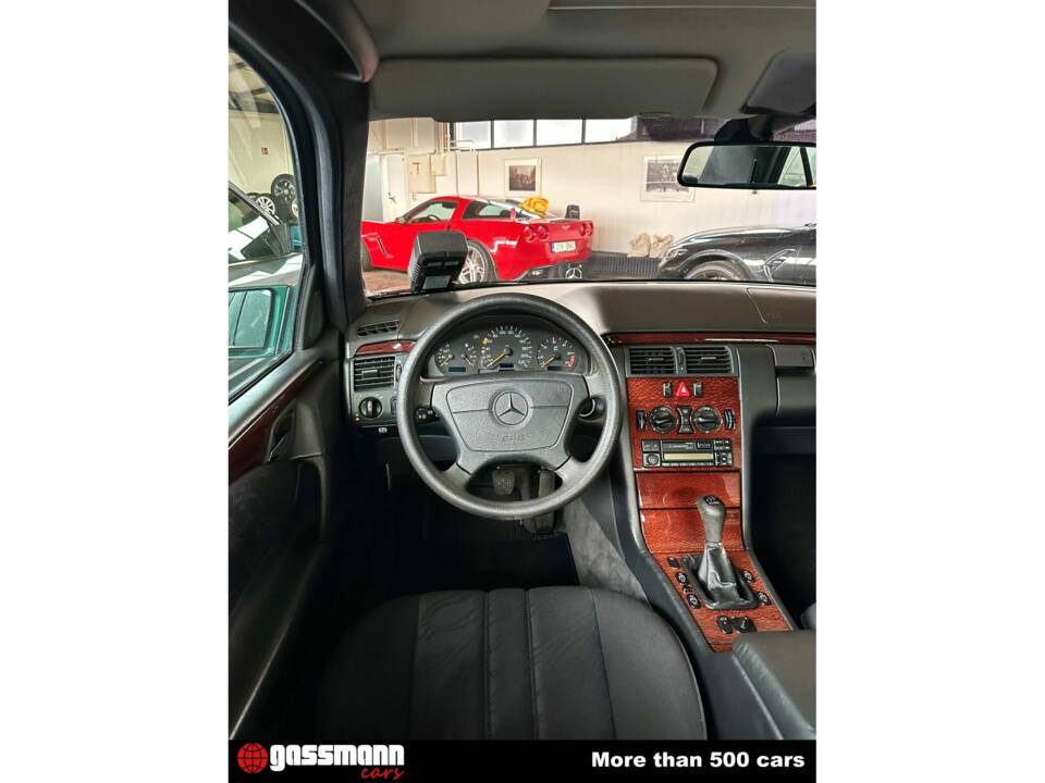 Imagen 7/12 de Mercedes-Benz E 220 Diesel (1997)