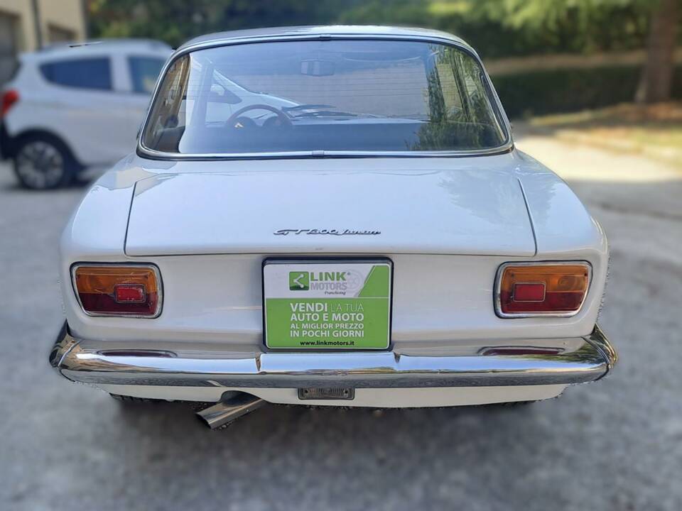 Image 6/39 of Alfa Romeo Giulia GT 1300 Junior (1970)