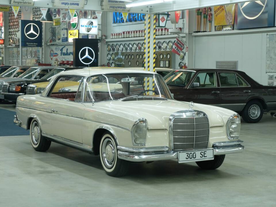Image 16/50 of Mercedes-Benz 300 SE (1966)