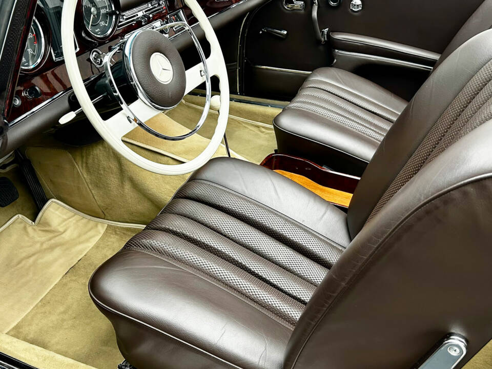 Bild 9/11 von Mercedes-Benz 220 SE b (1963)