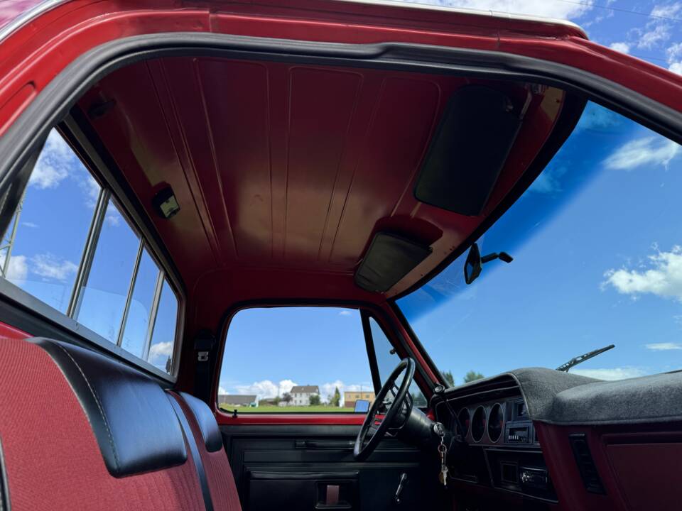 Bild 13/17 von Dodge D 150 Sweptline (1983)