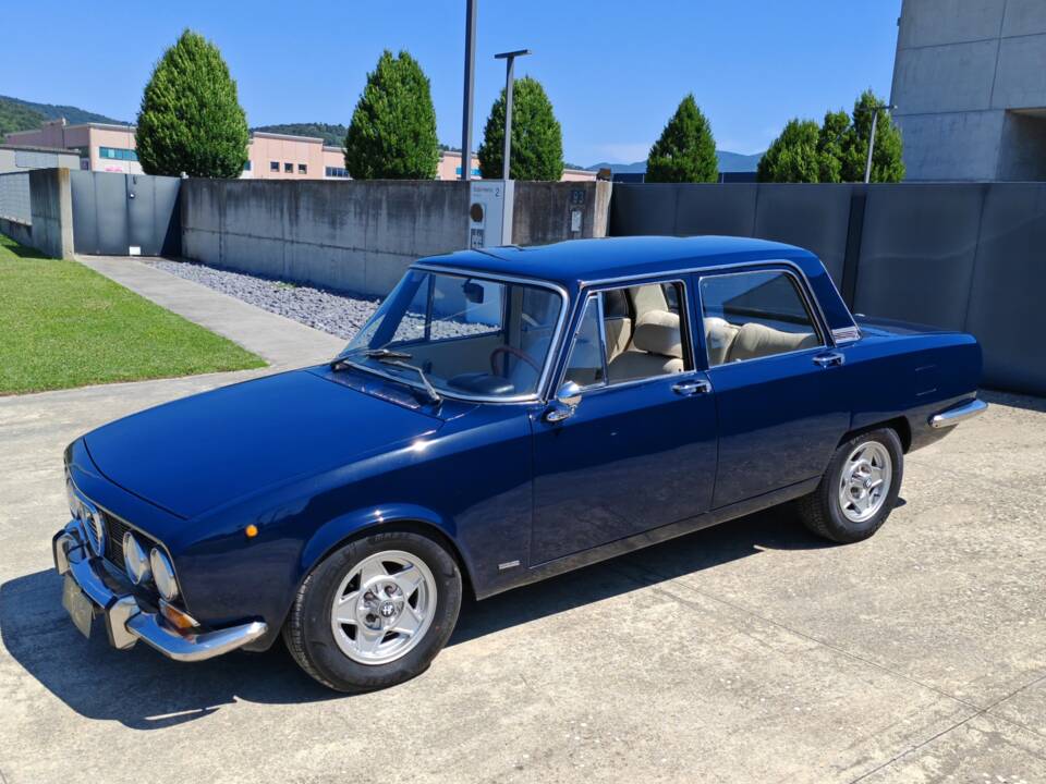 Image 3/50 of Alfa Romeo 2000 Berlina (1972)