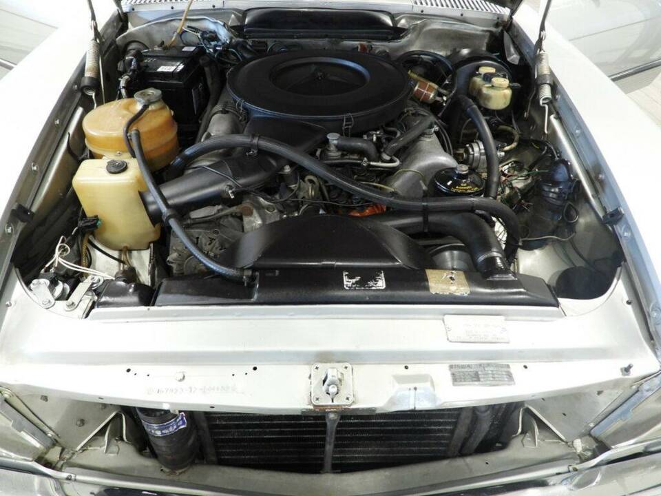 Image 11/15 of Mercedes-Benz 350 SLC (1973)
