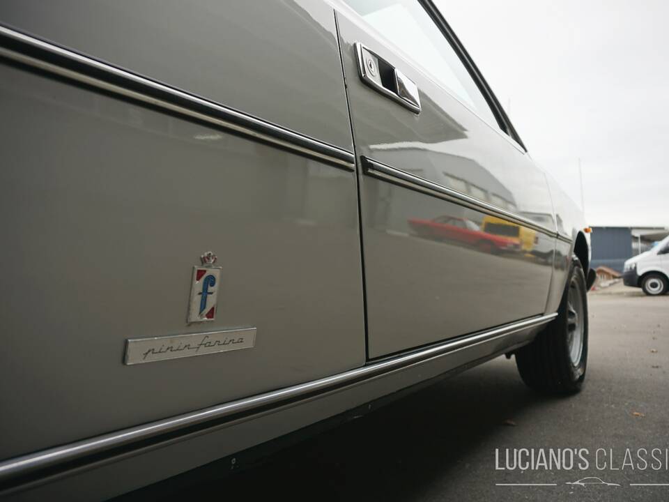 Image 29/66 of FIAT 130 Coupé (1972)