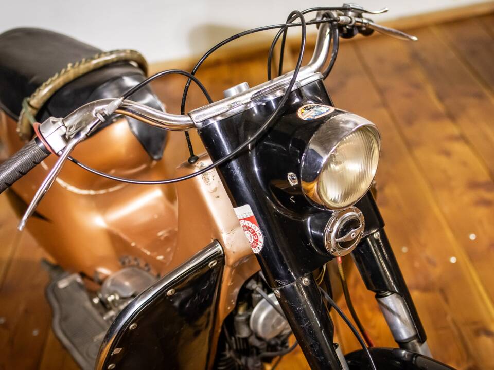 Image 3/13 of Rumi 125 Scoiattolo (1955)