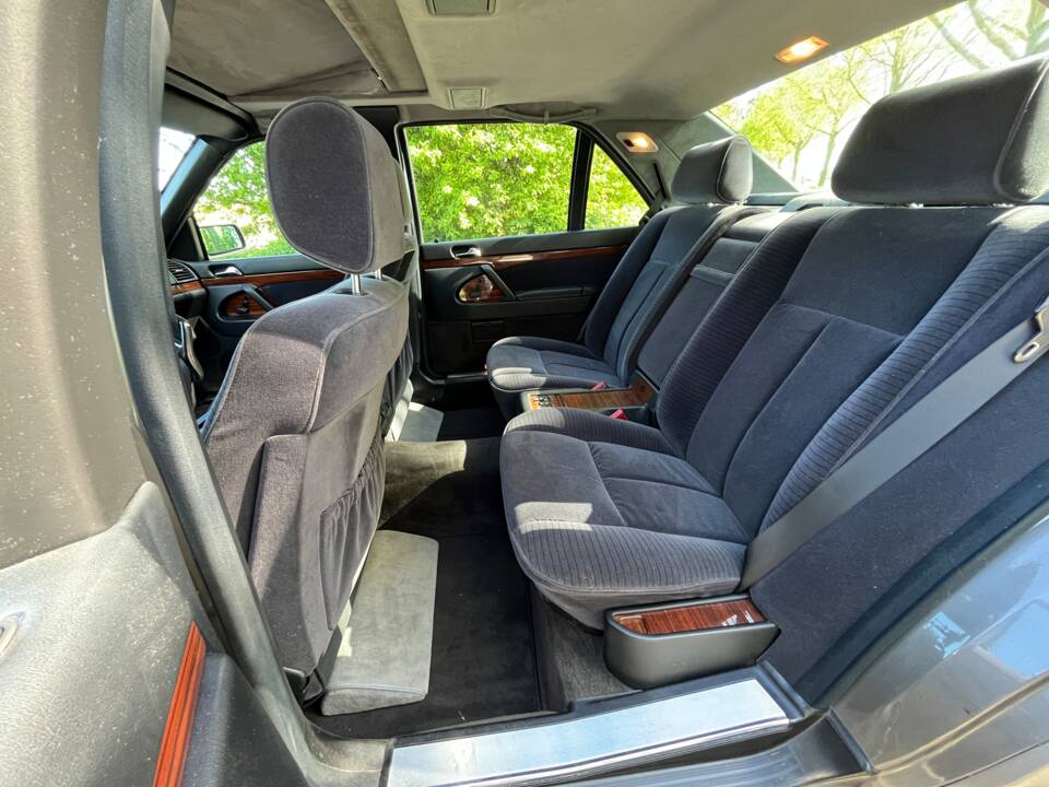 Image 22/44 of Mercedes-Benz 400 SEL (1992)