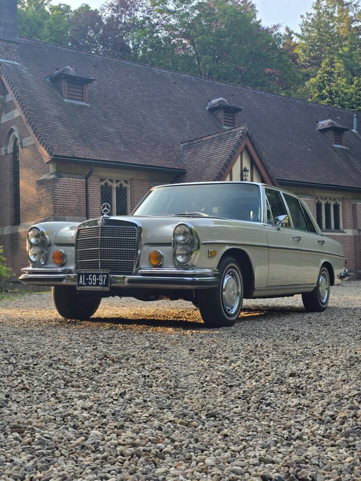 Image 1/62 of Mercedes-Benz 280 SE (1971)