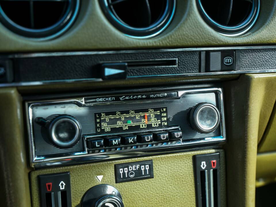 Image 24/50 de Mercedes-Benz 280 SLC (1976)