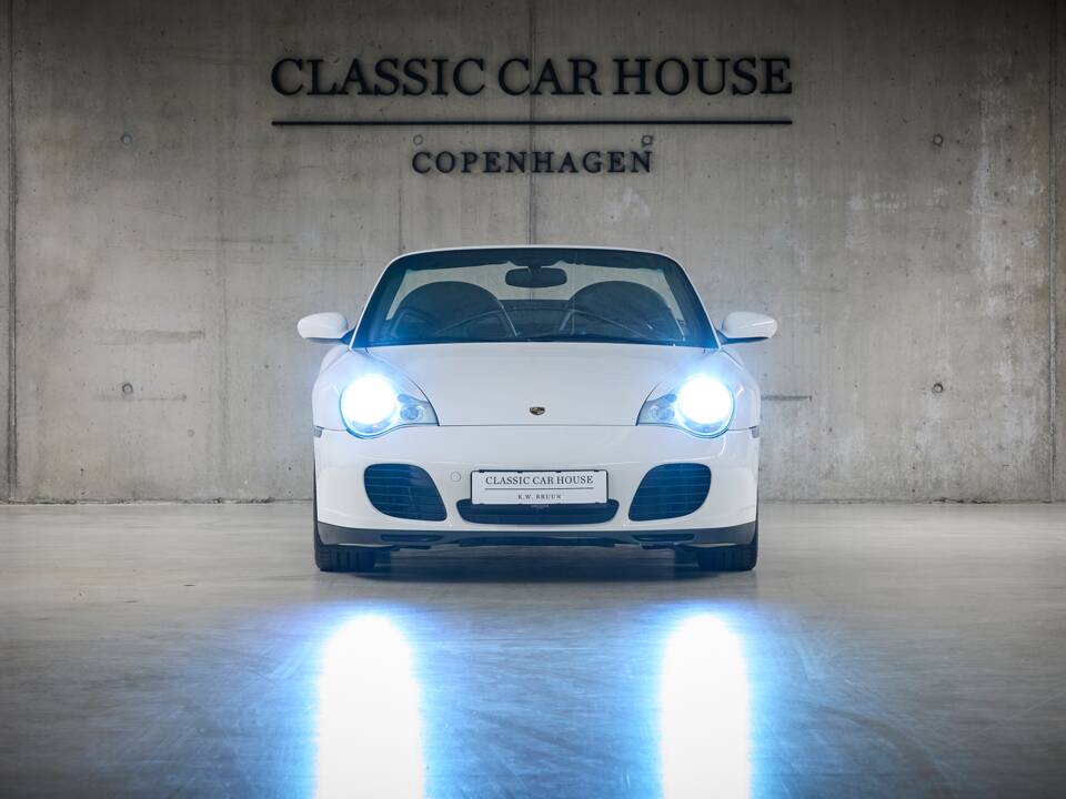 Imagen 32/98 de Porsche 911 Carrera 4S (2004)