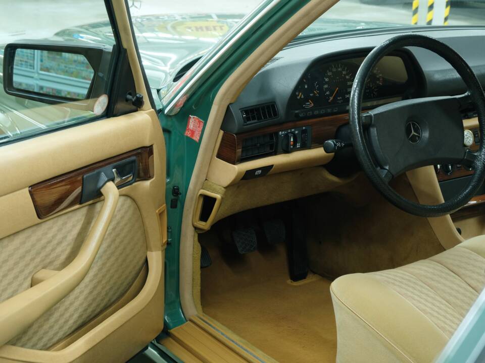 Bild 19/50 von Mercedes-Benz 260 SE (1990)