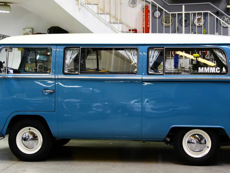 Image 9/33 of Volkswagen T2a minibus (1970)