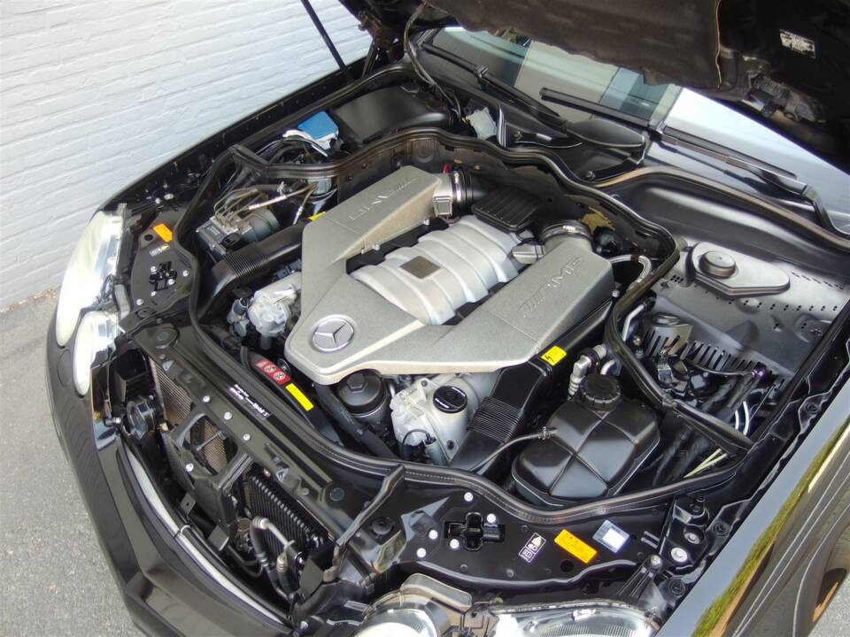 Image 70/98 of Mercedes-Benz E 63 AMG T (2008)