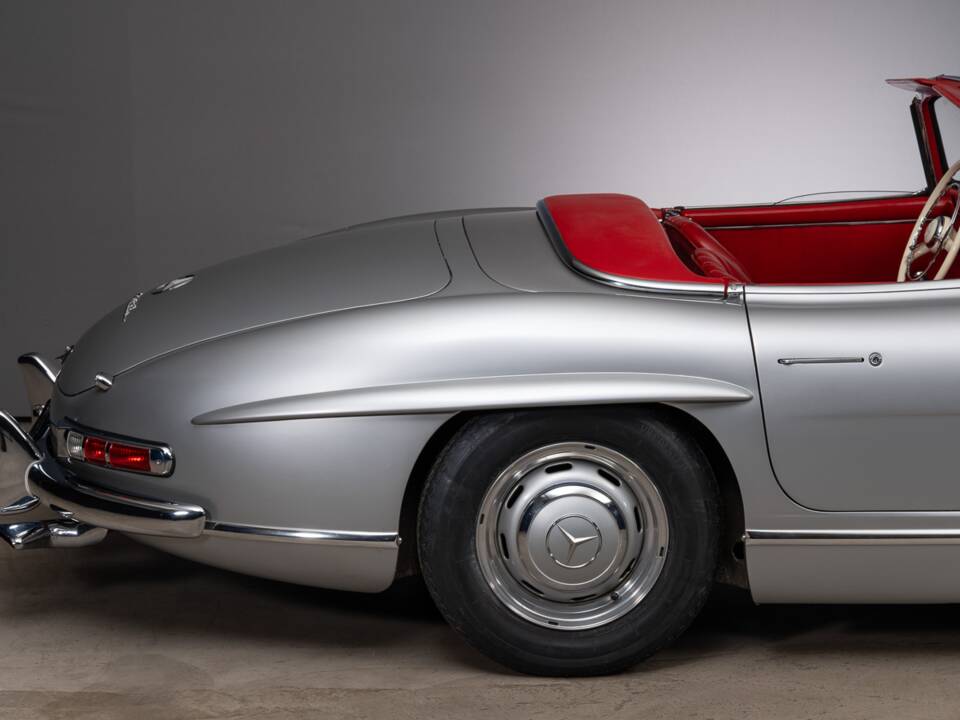 Image 11/47 of Mercedes-Benz 300 SL Roadster (1963)
