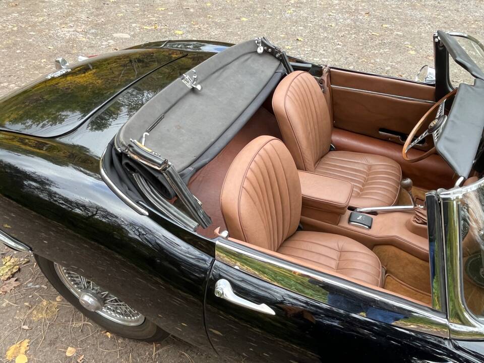 Bild 16/47 von Jaguar E-Type (1968)