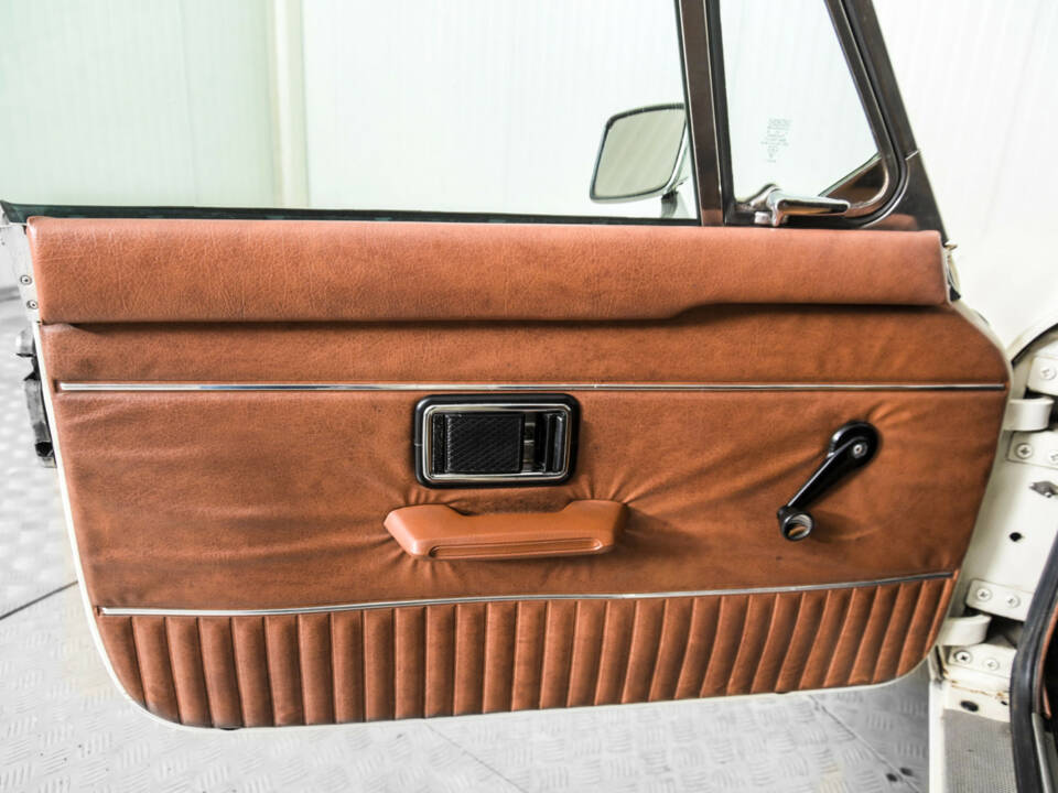 Image 32/50 of MG MGB GT V8 (1975)