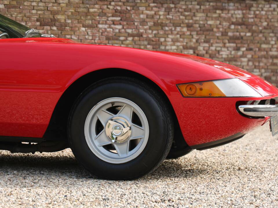 Afbeelding 18/50 van Ferrari 365 GTB/4 Daytona (1973)