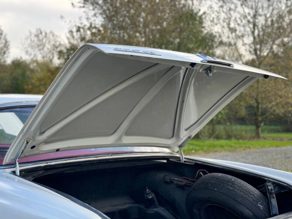 Image 113/132 of Mercedes-Benz 220 SE b (1963)