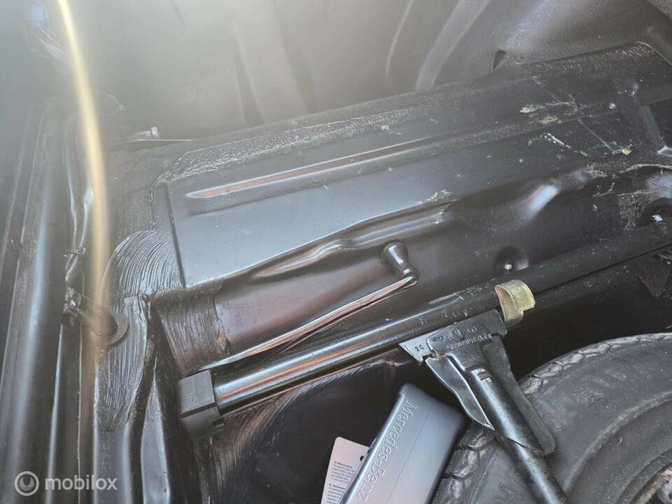 Imagen 37/50 de Mercedes-Benz 200 D (1982)