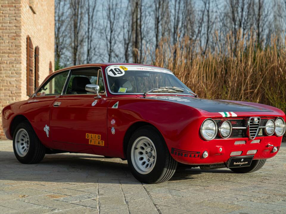 Bild 2/50 von Alfa Romeo 2000 GT Veloce (1973)