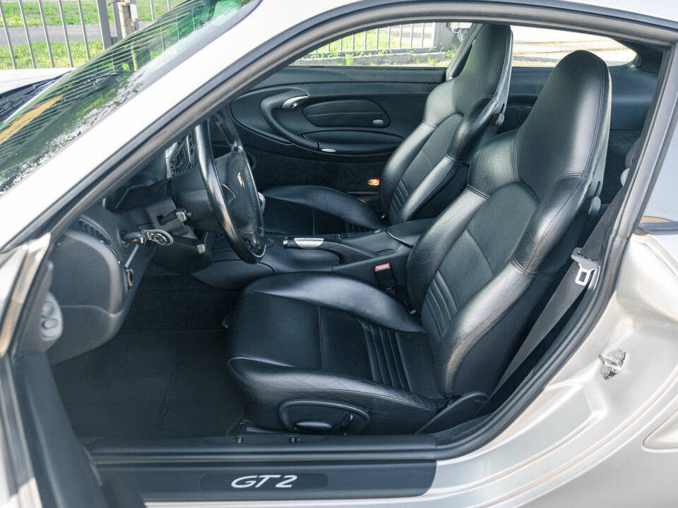 Image 26/51 of Porsche 911 GT2 (2001)
