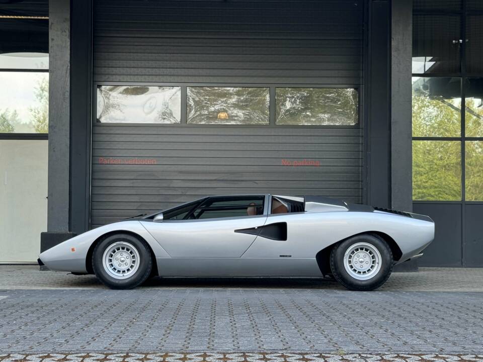 Image 11/45 of Lamborghini Countach LP 400 (1975)