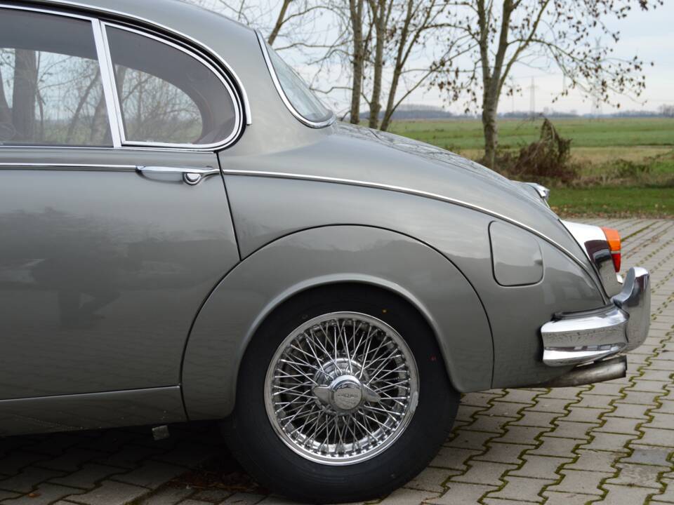 Image 4/15 of Jaguar Mk II 3.4 (1967)