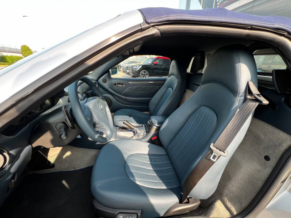 Image 6/14 de Maserati Spyder 4200 Cambiocorsa (2004)