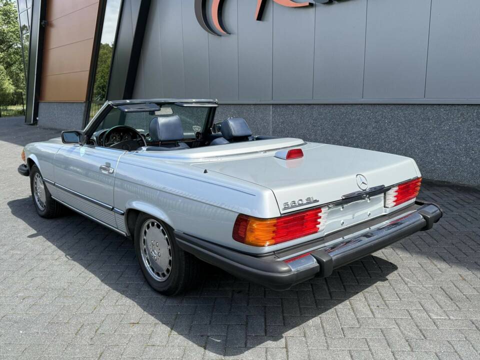 Afbeelding 8/44 van Mercedes-Benz 560 SL (1986)