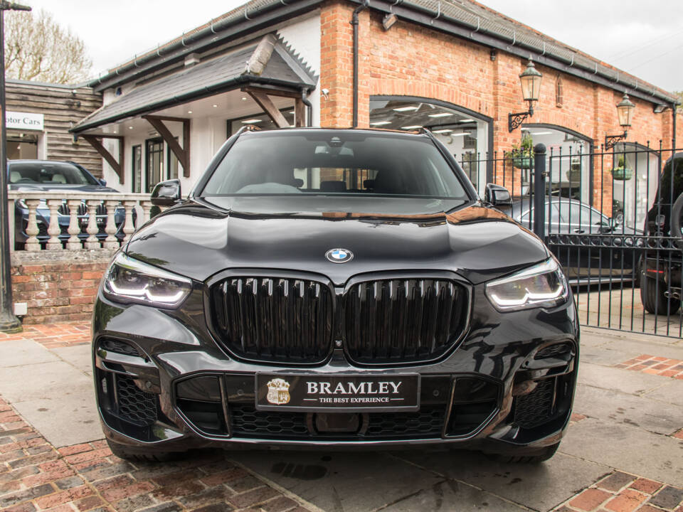 Image 3/23 of BMW X5 M50i xDrive (2022)