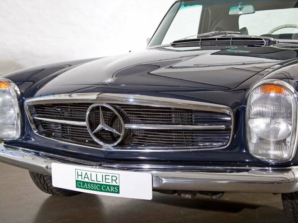 Afbeelding 7/20 van Mercedes-Benz 280 SL (1971)